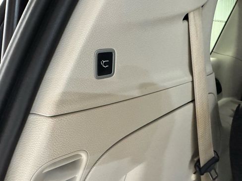 Used 2019 Chrysler Pacifica Touring-L image 16