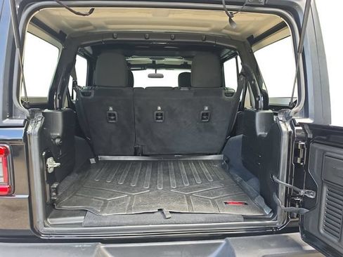 Used 2018 Jeep Wrangler Unlimited Sport S AWD/4WD image 18