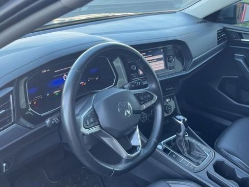 Used 2022 Volkswagen Jetta SE image 13
