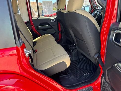 Used 2018 Jeep Wrangler Unlimited Sahara AWD/4WD image 21