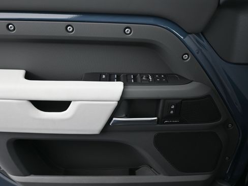 Used 2025 Land Rover Defender 110 S image 11