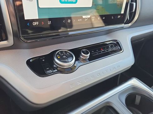 New 2025 Ford Expedition Active image 21