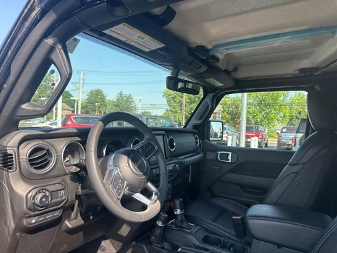 Used 2023 Jeep Wrangler Unlimited Sahara w/ Dual Top Group AWD/4WD image 7