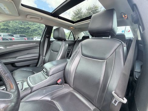 Used 2020 Chrysler 300 Limited RWD image 22