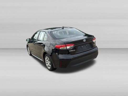 Used 2025 Toyota Corolla LE FWD image 6