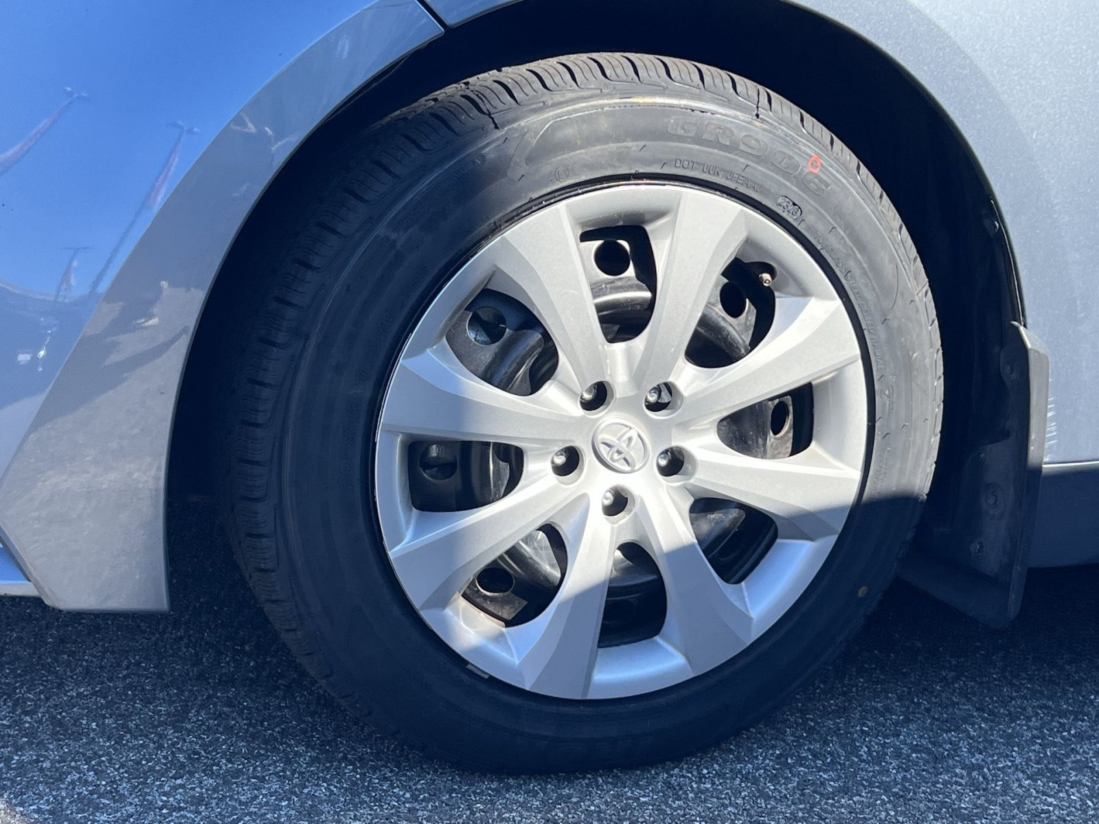 Used 2025 Toyota Corolla LE FWD image 8