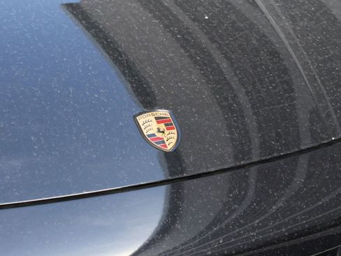 Used 2022 Porsche Cayenne Platinum Edition image 2