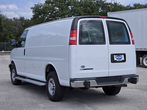 Used 2024 Chevrolet Express 2500 w/ Driver Convenience Package RWD image 5