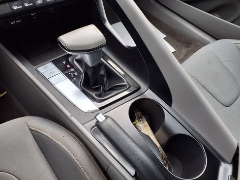 Used 2025 Hyundai Elantra Sport FWD image 12