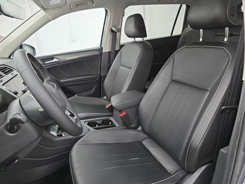 Certified 2024 Volkswagen Tiguan SE FWD image 16
