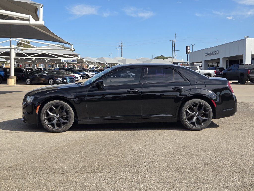 Used 2023 Chrysler 300 Touring w/ Sport Appearance Package RWD image 4