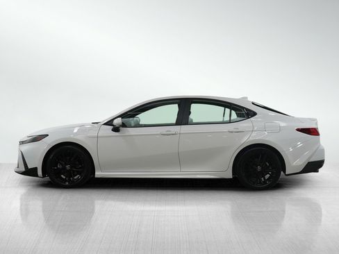 Used 2025 Toyota Camry SE image 2