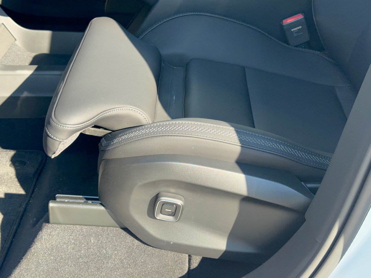 Certified 2025 Volvo EX90 Plus AWD/4WD image 16