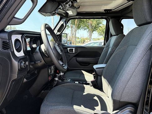 Used 2025 Jeep Wrangler Unlimited Sport AWD/4WD image 9