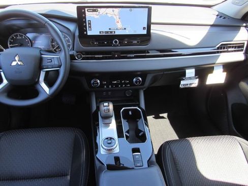 New 2026 Mitsubishi Outlander ES image 17
