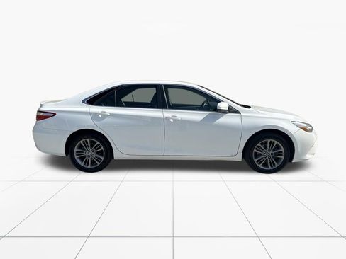 Used 2017 Toyota Camry SE image 10