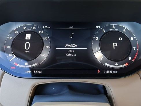 Used 2025 Land Rover Range Rover SV AWD/4WD image 18
