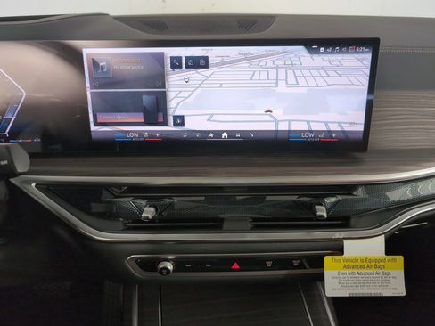 Used 2026 BMW X7 xDrive40i w/ Premium Package image 16