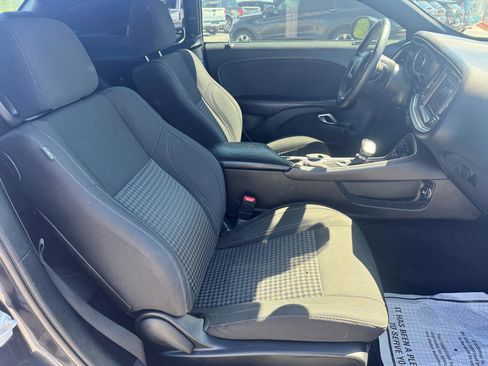 Used 2018 Dodge Challenger SXT image 11