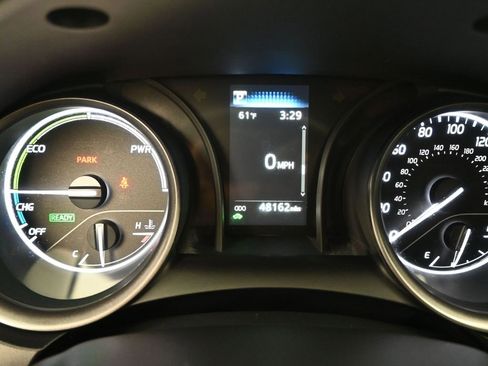 Used 2024 Toyota Camry SE image 12