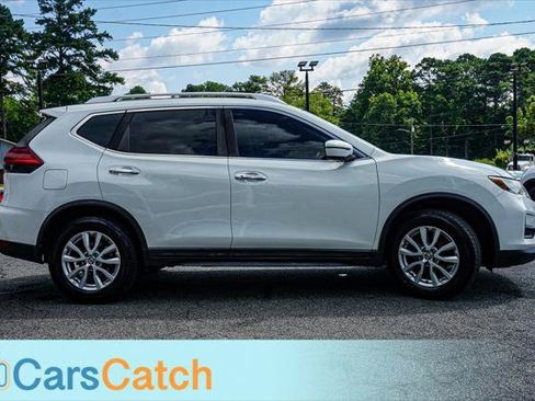 Used 2018 Nissan Rogue SV FWD image 2