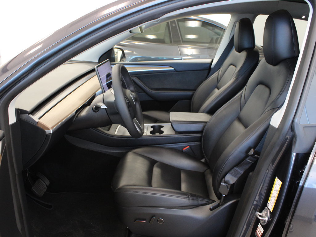 Used 2025 Tesla Model Y Long Range RWD image 9