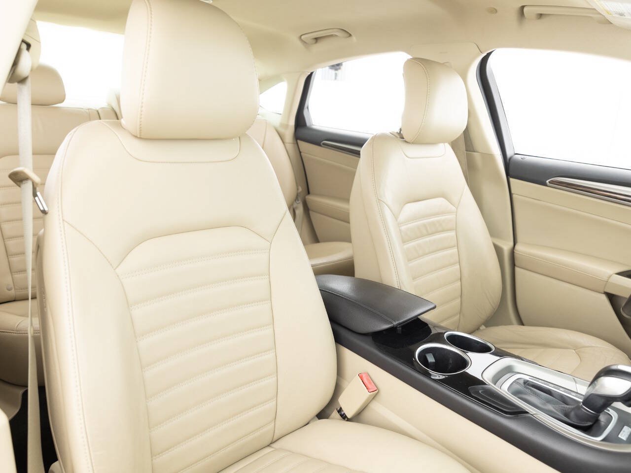 Used 2013 Ford Fusion SE FWD image 26