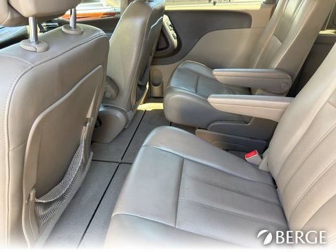 Used 2013 Chrysler Town & Country Touring-L w/ Driver Convenience Group FWD image 26