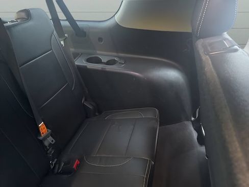 Used 2020 Chevrolet Suburban LS AWD/4WD image 32