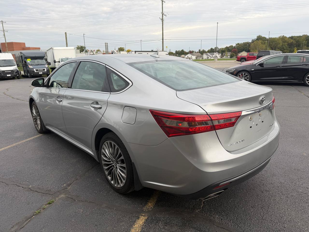 Used 2018 Toyota Avalon Limited w/ All Weather Liner Package FWD image 5