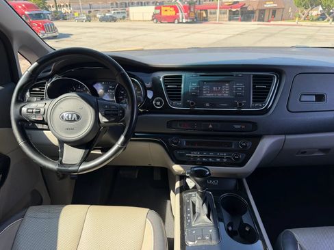 Used 2016 Kia Sedona EX FWD image 15