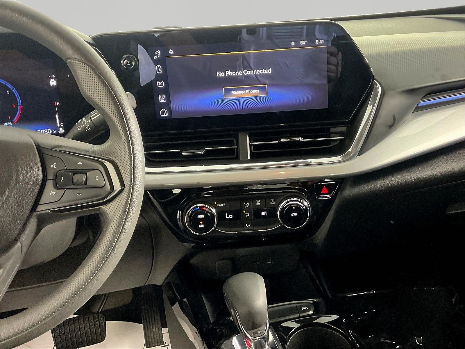 Used 2025 Chevrolet Trax LT FWD image 8