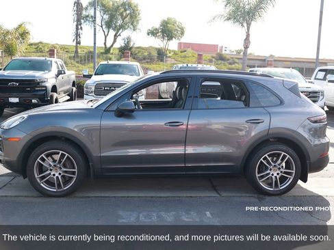 Used 2023 Porsche Cayenne Platinum Edition image 2