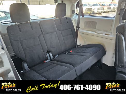 Used 2018 Dodge Grand Caravan SE w/ UConnect Hands-Free Group image 15
