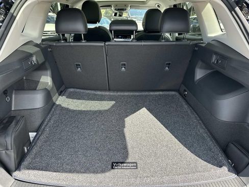 New 2025 Volkswagen Tiguan SE image 6