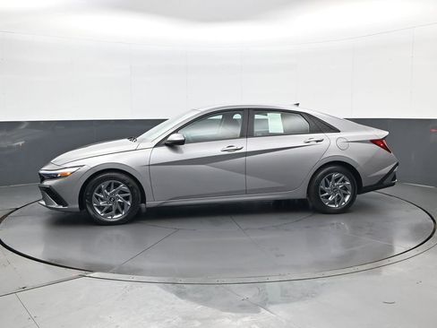 Certified 2024 Hyundai Elantra SEL image 8