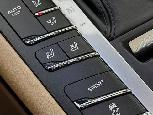 Used 2020 Porsche Macan image 23