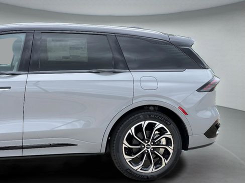New 2026 Lincoln Nautilus Reserve AWD/4WD image 33