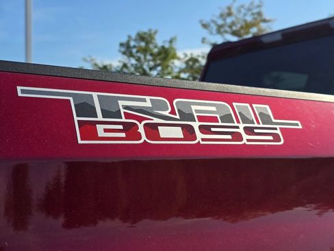 Used 2019 Chevrolet Silverado 1500 Custom Trail Boss w/ Custom Convenience Package AWD/4WD image 11