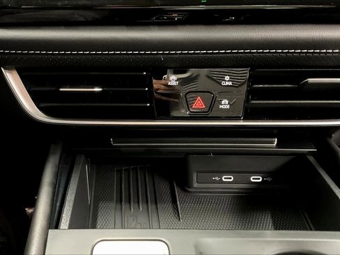 Used 2025 Volkswagen Atlas SE image 34