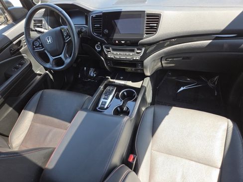 Certified 2024 Honda Passport Black Edition image 32