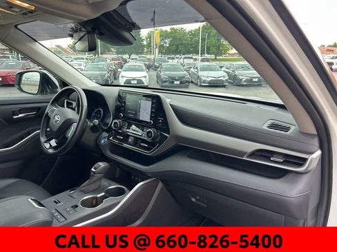 Certified 2020 Toyota Highlander XLE AWD/4WD image 8