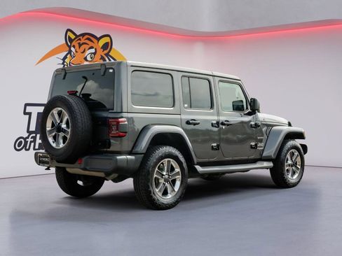 Used 2018 Jeep Wrangler Unlimited Sahara AWD/4WD image 5