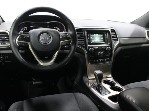 Used 2017 Jeep Grand Cherokee Laredo w/ Quick Order Package 23E AWD/4WD image 2