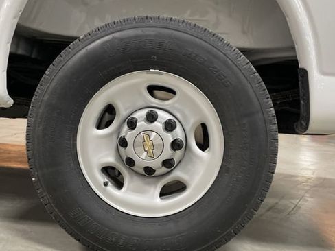 Used 2025 Chevrolet Express 2500 Extended w/ Communications Package image 10