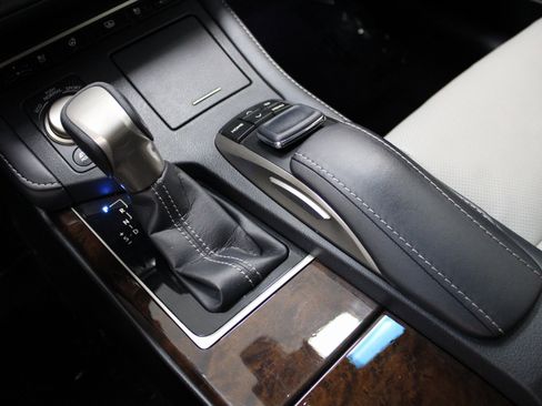 Used 2018 Lexus ES 300h image 37