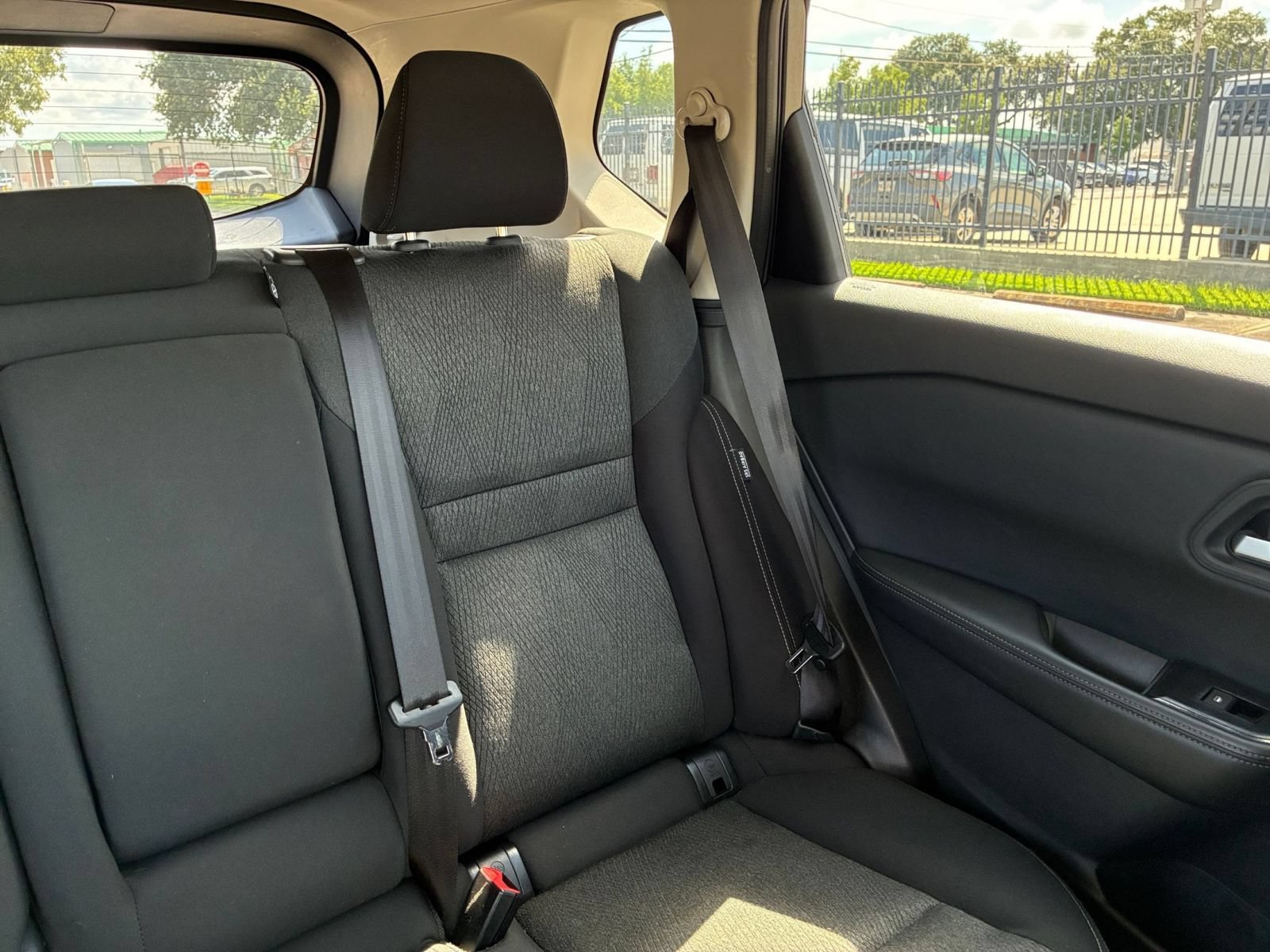 Used 2025 Nissan Rogue SV FWD image 38