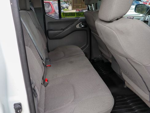 Used 2021 Nissan Frontier SV image 12