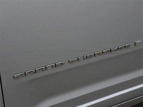 Used 2021 Jeep Grand Cherokee L Overland image 32