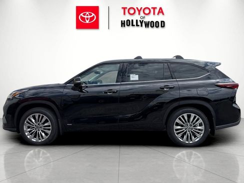 New 2026 Toyota Highlander Platinum AWD/4WD image 9